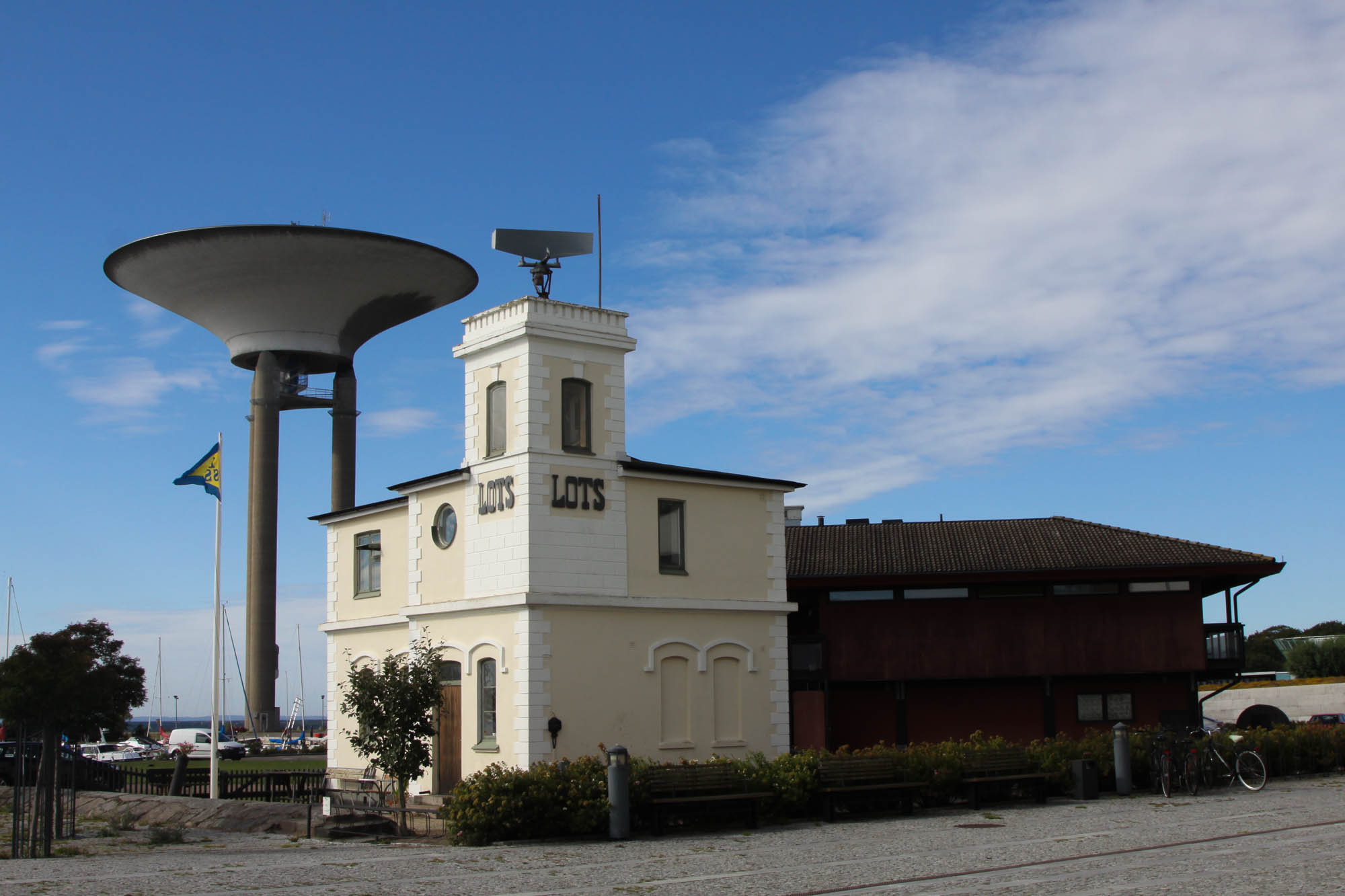 Stadthafen mit Ufo